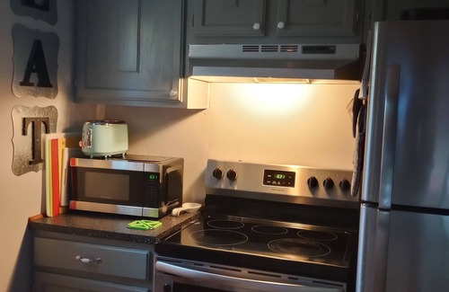 Lampe Cabin | Black Oak TRL family Cabin for 6 (4 min.to BlackOak Ampith)Trees views & privacy