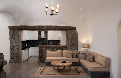 Karterados Villa | Black occhio villa Santorini