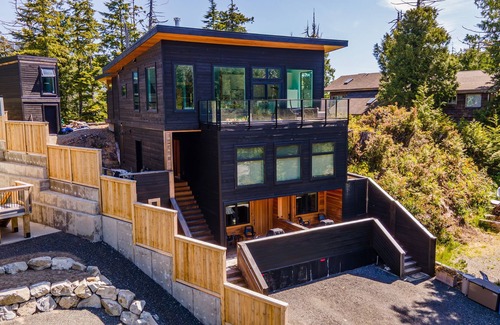 Ucluelet Apartment | Black Pearl-1 I Studio I Sun Deck I Little Beach