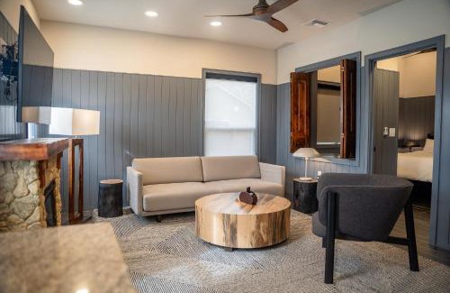 Bronson Hotel | Black Prong Resort