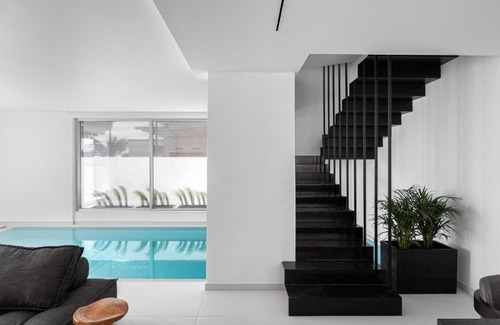 Anavyssos Villa | Black Stone Villa