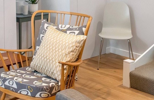 Winchester Apartment | Black Swan's "Nest" - heart of historic Winchester
