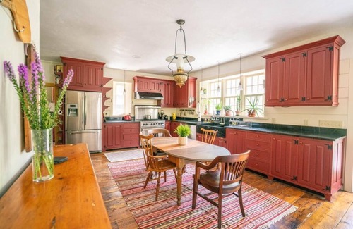 Milton House | Black Walnut Tree Farm: Farmhouse on 50 Acres