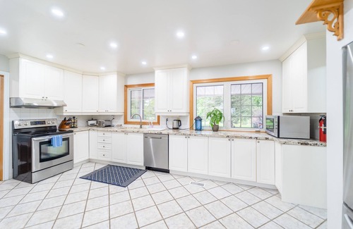 East Gwillimbury Villa | Black Water Golf Villa, Jackson's Point Harbour is 10 min drive