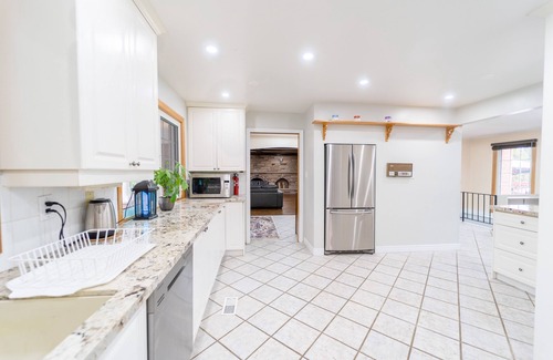 East Gwillimbury Villa | Black Water Golf Villa, Jackson's Point Harbour is 10 min drive
