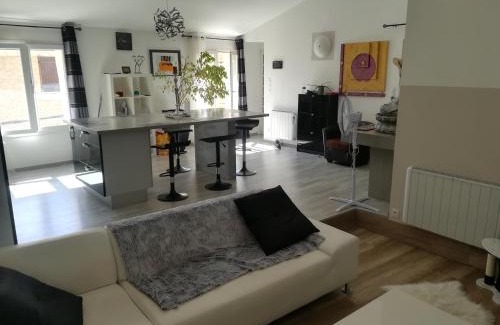 Alignan-du-Vent Apartment | Black & White