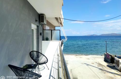 Korithion Apartment | BLACK & WHITE SeaSide House Kalamia