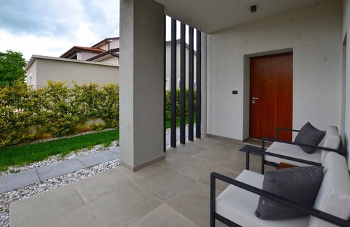 Bale Apartment | Black & White studio 1