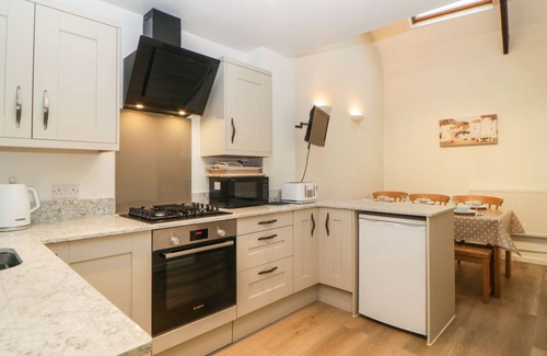 Chillington Cottage | BLACKBERRY COTTAGE, pet friendly, with a garden in Slapton