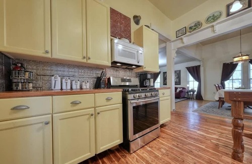 Lindale House | Blackberry Manor Summ