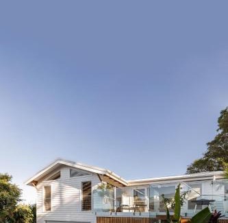 Suffolk Park House | Blackbutt House - Luxe Retreat With Pool and Sauna