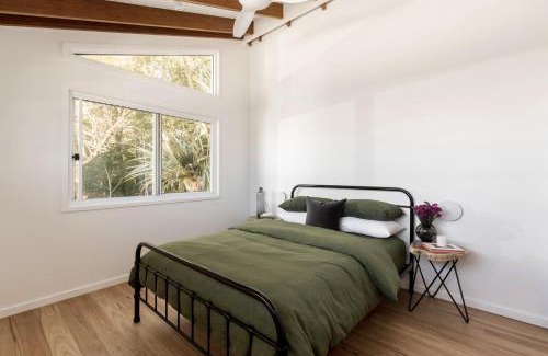 Suffolk Park House | Blackbutt House - Luxe Retreat With Pool and Sauna