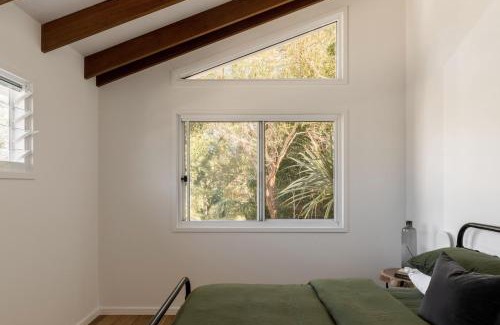 Suffolk Park House | Blackbutt House - Luxe Retreat With Pool and Sauna