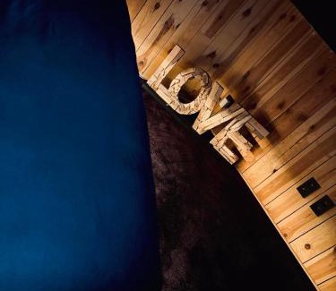 Theux House | Blackroom