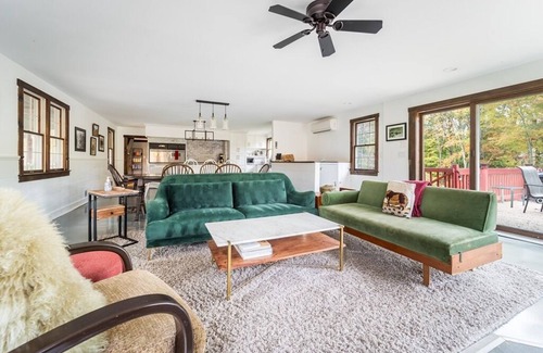 Woodbury House | BlackWoods Old Country Home
