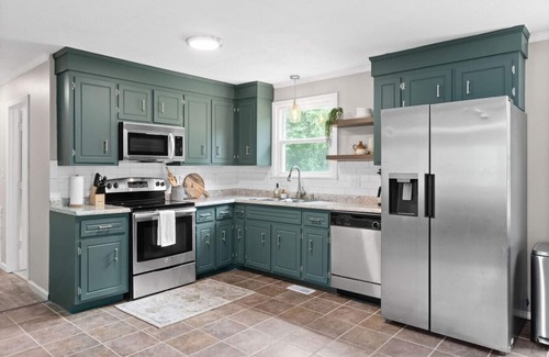 Clarksville House | Blakemore House | Sleeps 7+ | Pet-Friendly Big Yard Near Fort Campbell & Downtown