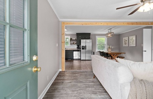 Clarksville House | Blakemore House | Sleeps 7+ | Pet-Friendly Big Yard Near Fort Campbell & Downtown