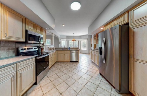Blakeslee Villa | Blakeslee’s Ultimate Luxury Villa: 10 Bedrooms, Movie Theater & Bar