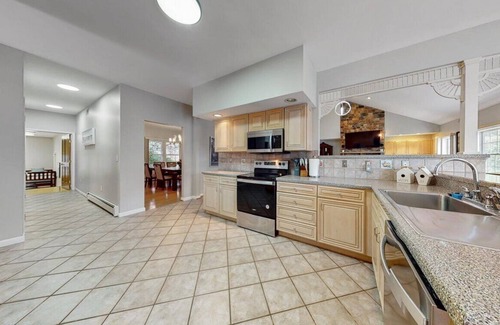 Blakeslee Villa | Blakeslee’s Ultimate Luxury Villa: 10 Bedrooms, Movie Theater & Bar