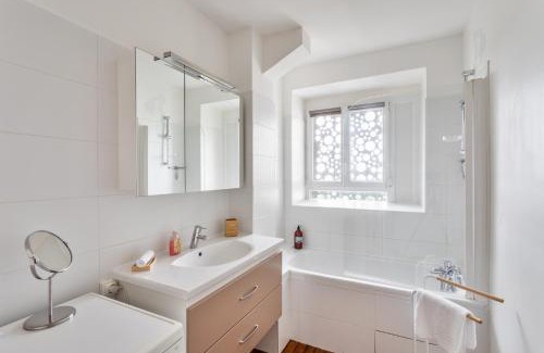 Boulevard des Poilus Apartment | Blanche de Castille- Rond point de Paris