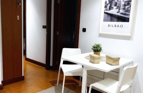 Deustuko San Pedro-Erribera Apartment | Blas de Otero, Vivienda Turística Reformada con Wifi