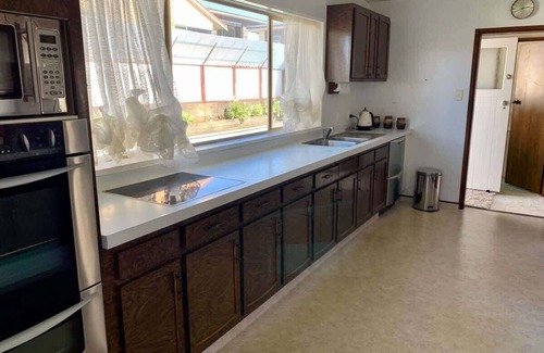New Plymouth House | Blast on Hine - retro mid-century home with pool