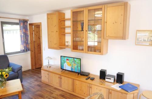 Klein Labenz House | "Blaues Haus am See mit Boot"