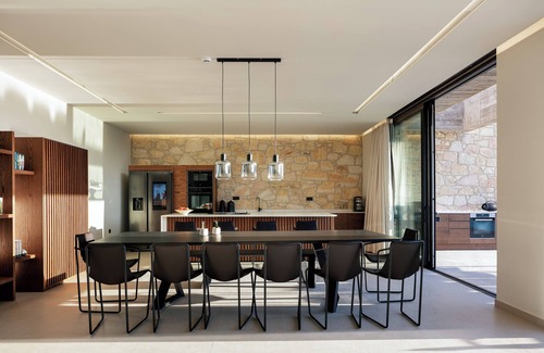 Gerani Villa | Blending Modern Architecture with the Calm of Nature: by etouri