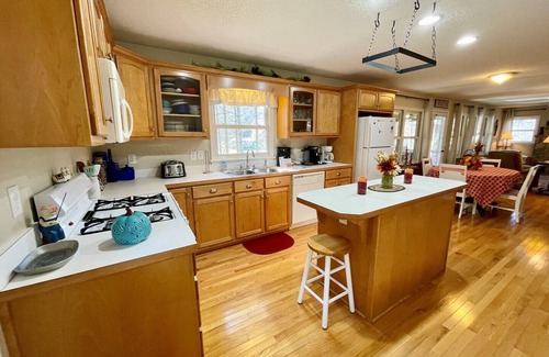 Lansing House | Blessed on the New River-River Front,Small dogs, fire pit, Central AC/Heat