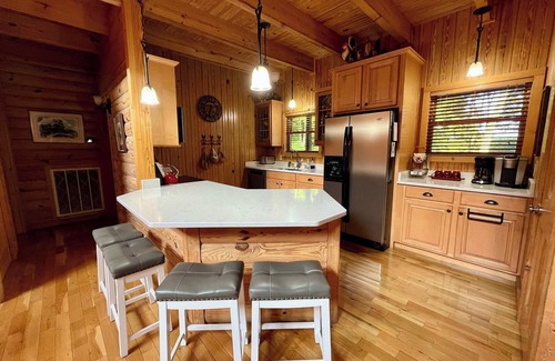 Scottsville Cabin | Blessing by the Lake - Lakeside Cabin!