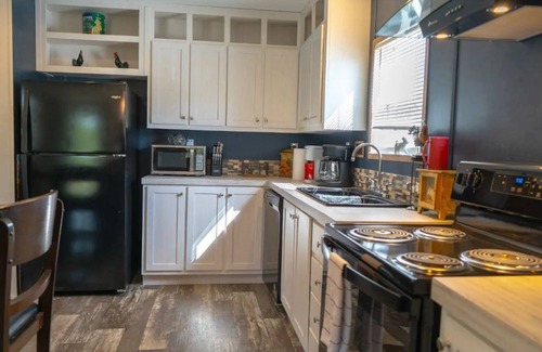 Elmendorf Cabin | Blessings Ranch - Greenn
