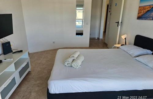 Praia de Faro House | Blife Ceriya private rooms at Faro beach