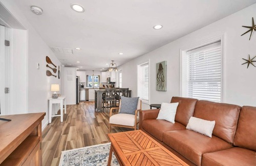Clinton House | Bliss by the Sea - Cozy Beachside Escape
