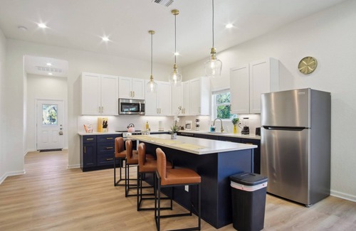 Downtown San Antonio Cottage | Blissful 5br/3ba Haven Near Riverwalk & Downtown!