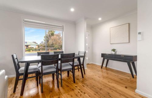 Blayney House | Blissful Blayney Home - Comfy Cosy and Sleeps 6
