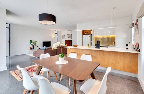 Hobsonville House | Blissful Breeze Townhouse with Parking and Patio