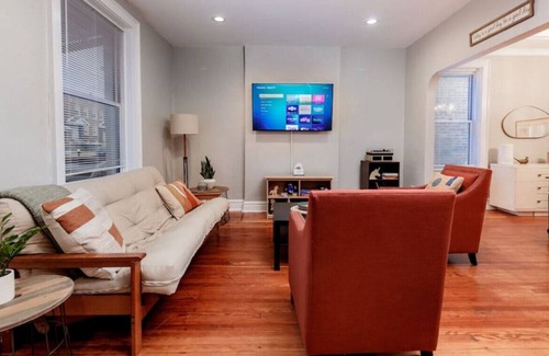 Tower Grove South House | Blissful Bungalow w/ Comfy King & Queen Bed