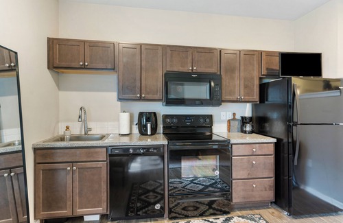 West Des Moines Apartment | Blissful Eclectic Studio w/Amenities, WiFi in terrific West Des Moines