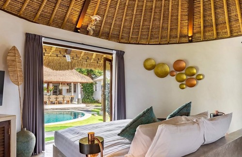 Kekeran Villa | Blissful Hideaway: Secluded Resort Paradise