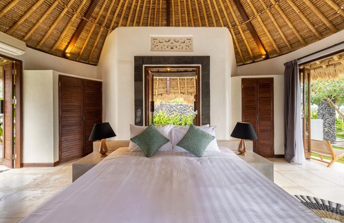 Kekeran Villa | Blissful Hideaway: Secluded Resort Paradise