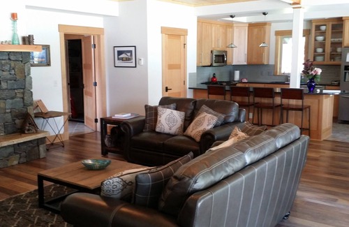 Dover Bay Cabin | Blissful Lakefront Living Minutes From Dover Bay & Sandpoint