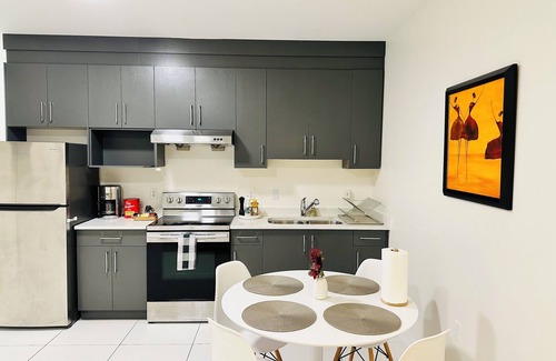 Fleetwood House | Blissful stay in Surrey suite 1