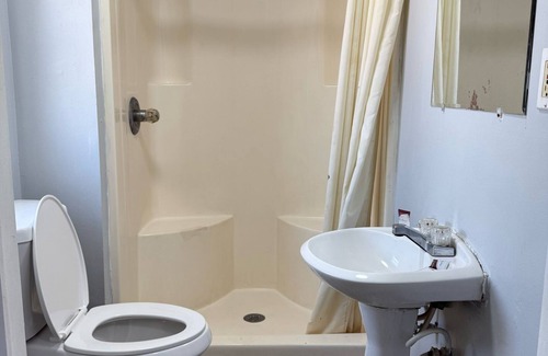 Maxwell Hotel | BlissPoint Inn FKA Motel 6t7