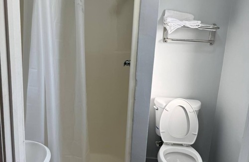 Maxwell Hotel | BlissPoint Inn FKA Motel 6t7
