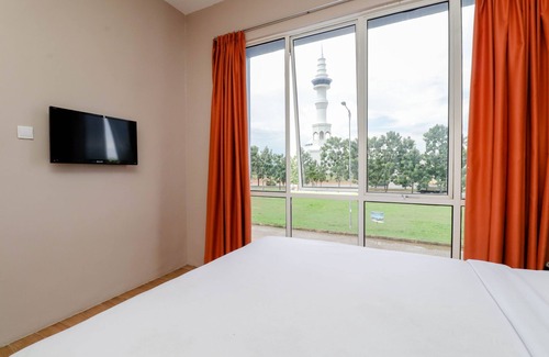 Tanjung Uncang Hotel | Blitz Hotel Batam Near Sultan Mahmud Ri'ayat Shah Mosque