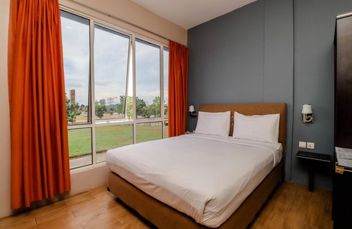 Tanjung Uncang Hotel | Blitz Hotel Batam Near Sultan Mahmud Ri'ayat Shah Mosque