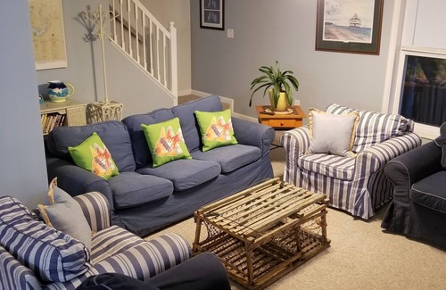 Calvert Beach-Long Beach House | Block to beach. Enjoy relax and play in our gameroom