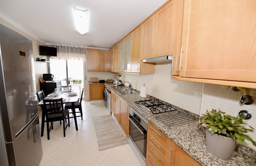 Alcobaca Apartment | Bloom - Great 3 Bedroom Apartment With Free Wi-fi