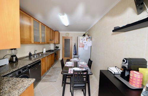 Alcobaca Apartment | Bloom - Great 3 Bedroom Apartment With Free Wi-fi