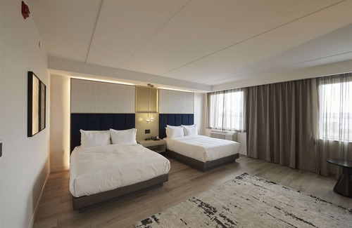Gateway Hotel | Bloom Mississauga, Tapestry Collection by Hilton